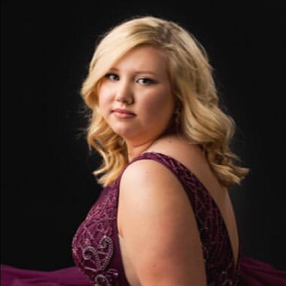 Meet your Posher, Kenzi - Picture 1 of 1